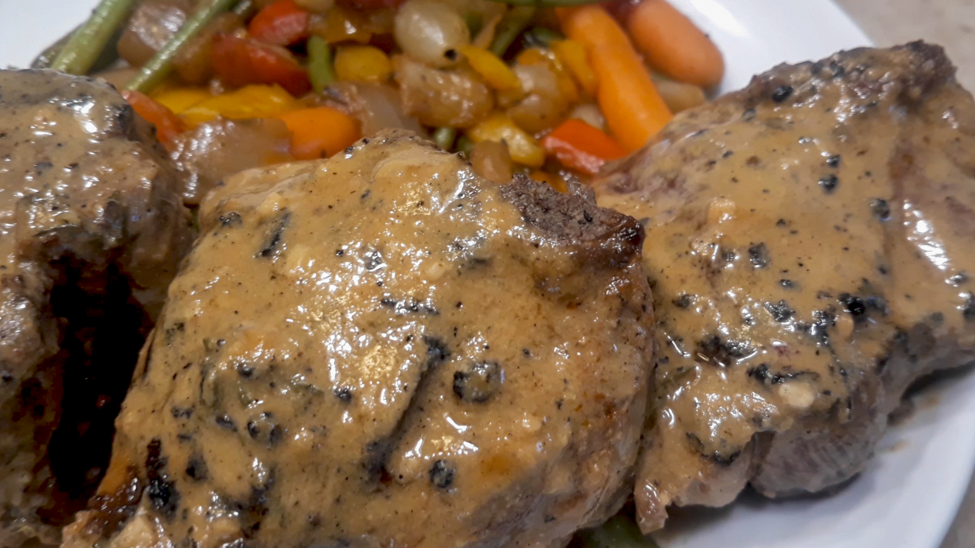How to prepare lamb chop loins with creamy thyme mustard sauce – TasteDis